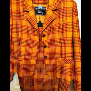 Burberry orange Nova  size 10 print
skirt suit lightly padded shoulders